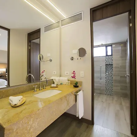Embassy Suites by Hilton Bogotá - Rosales Exterior foto Bathroom